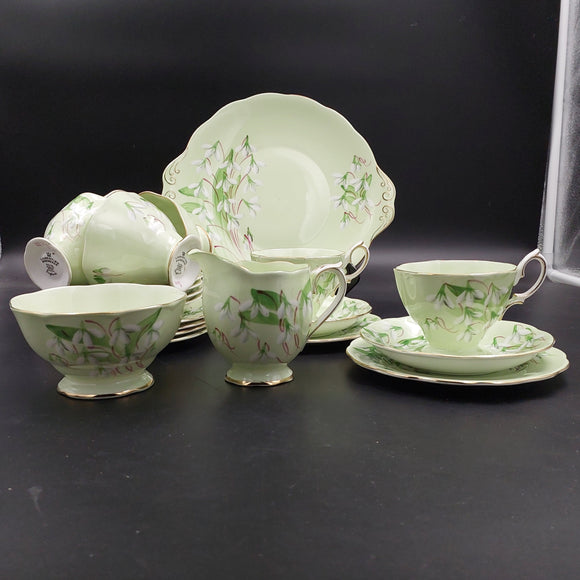 Royal Albert - Laurentian Snowdrop on Green - 21-piece Tea Set