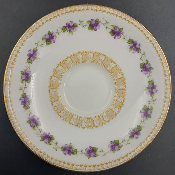 Royal Doulton - Ring of Violets, E9245 - Saucer