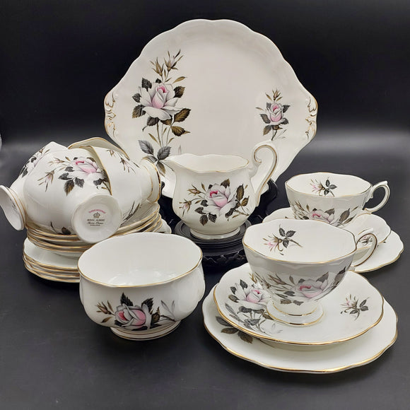 Royal Albert - Queen's Messenger - 21-piece Tea Set