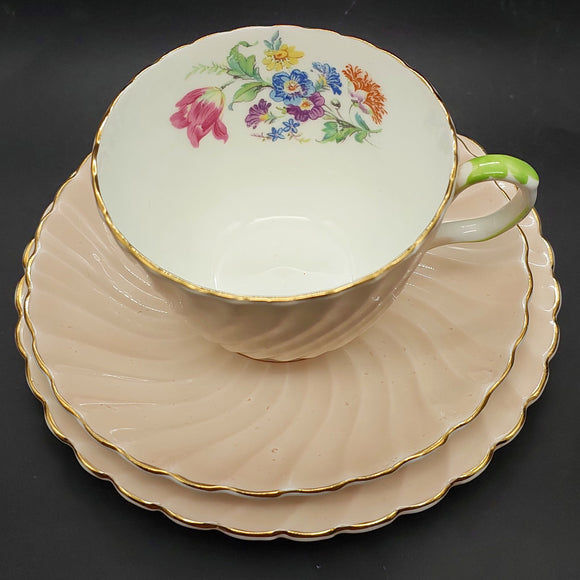 Aynsley - Pink Swirl with Floral Spray, 6545 - Trio