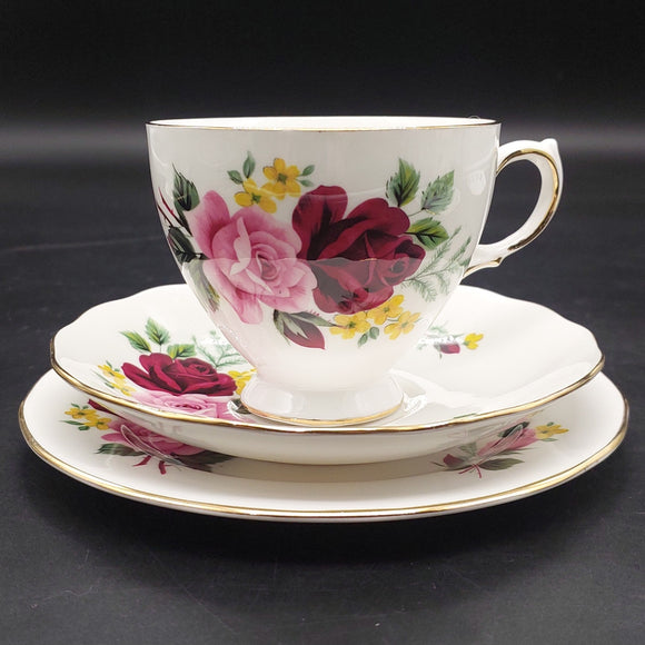 Queen Anne - Pink and Maroon Roses, 8289 - Trio