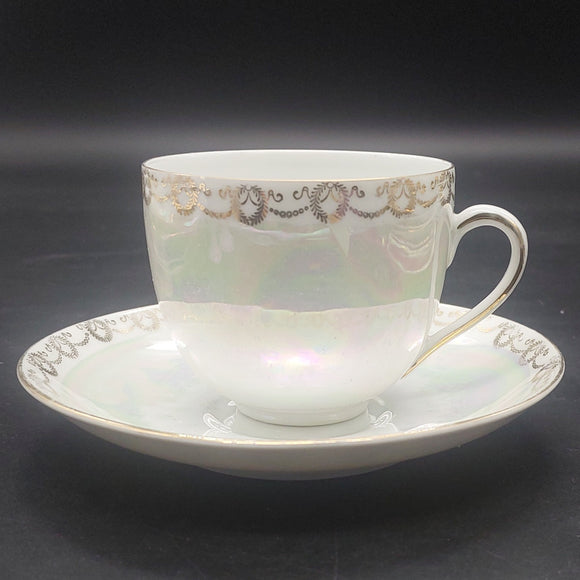 Victoria - Gold Garland on Pearl Lustre - Duo