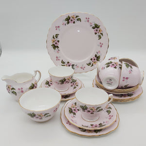 Colclough - Pink Flowers on Pink, 8240 - 21-piece Tea Set